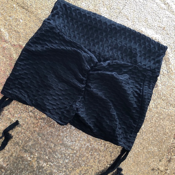 Workout Butt Scrunch Leggings And Shorts - Picture 3 of 3